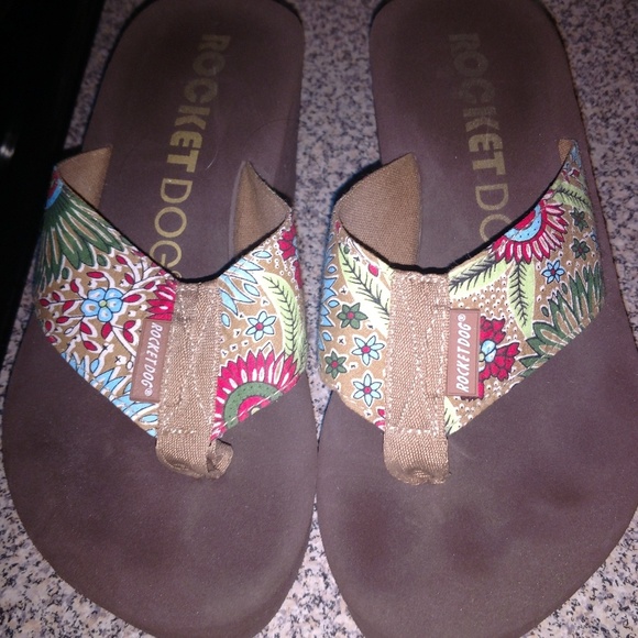 Rocket Dog scarpe Wedge Flip Flops Rarely Worn Size 7 Poshmark Rocket Rocket Rocket Dog scarpe Wedge Flip Flops Rarely Worn Size 7 Poshmark 5f5166